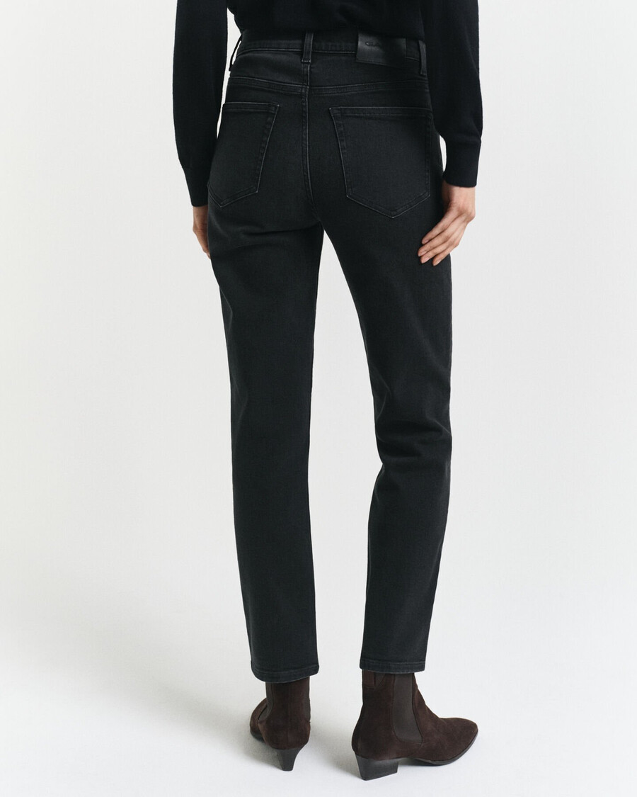 schmal geschnittene verkürzte schwarze jeans – schwarz used-look