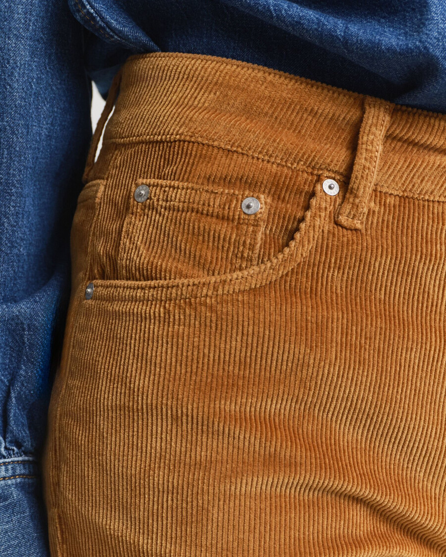 ausgestellte cordjeans – whiskeybraun