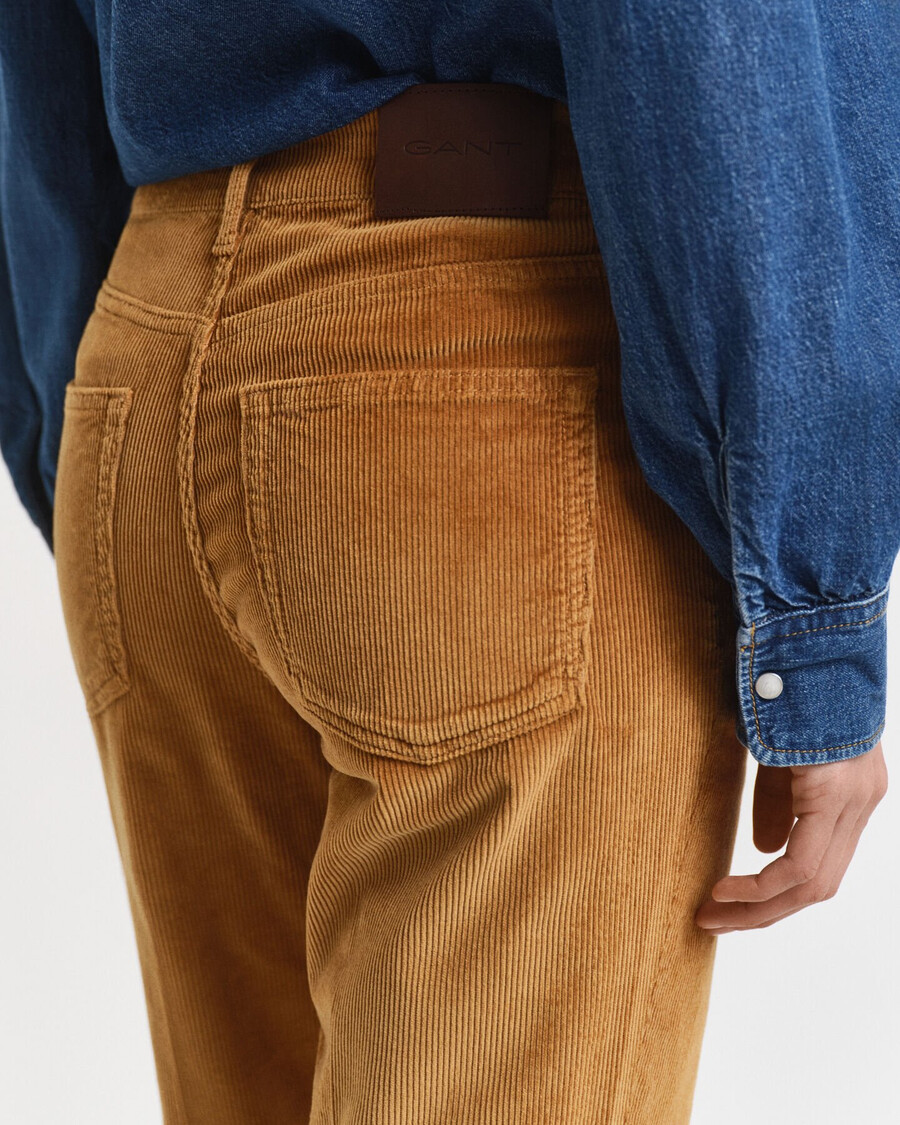 ausgestellte cordjeans – whiskeybraun