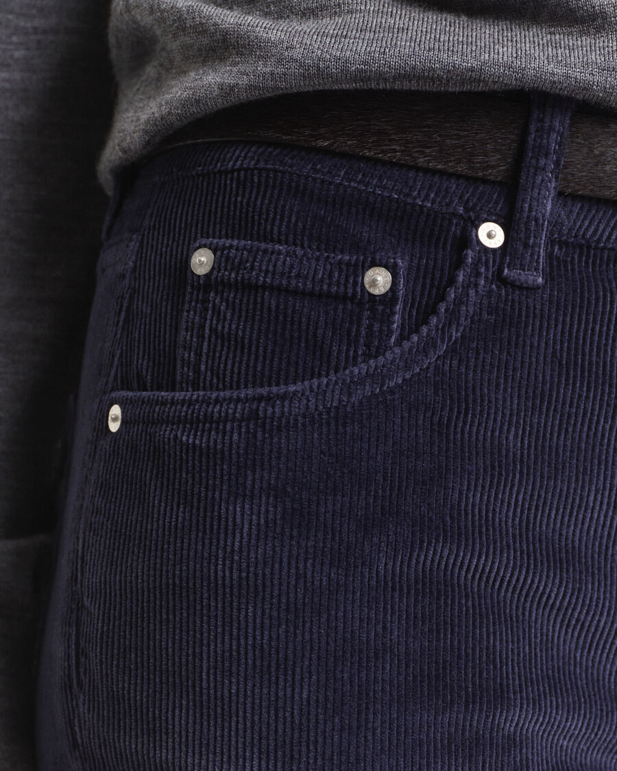 ausgestellte cordjeans – abendblau