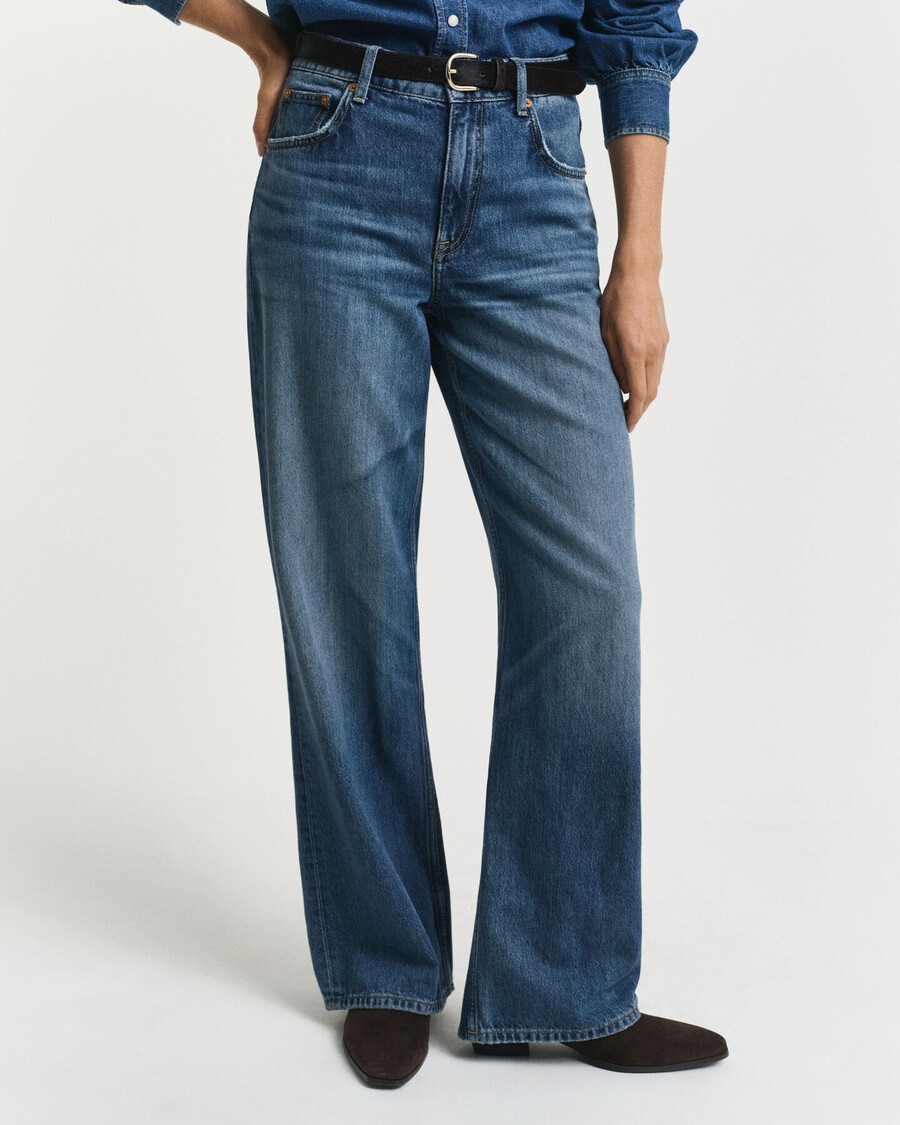 jeans mit entspannter passform – mittelblau eingetragen