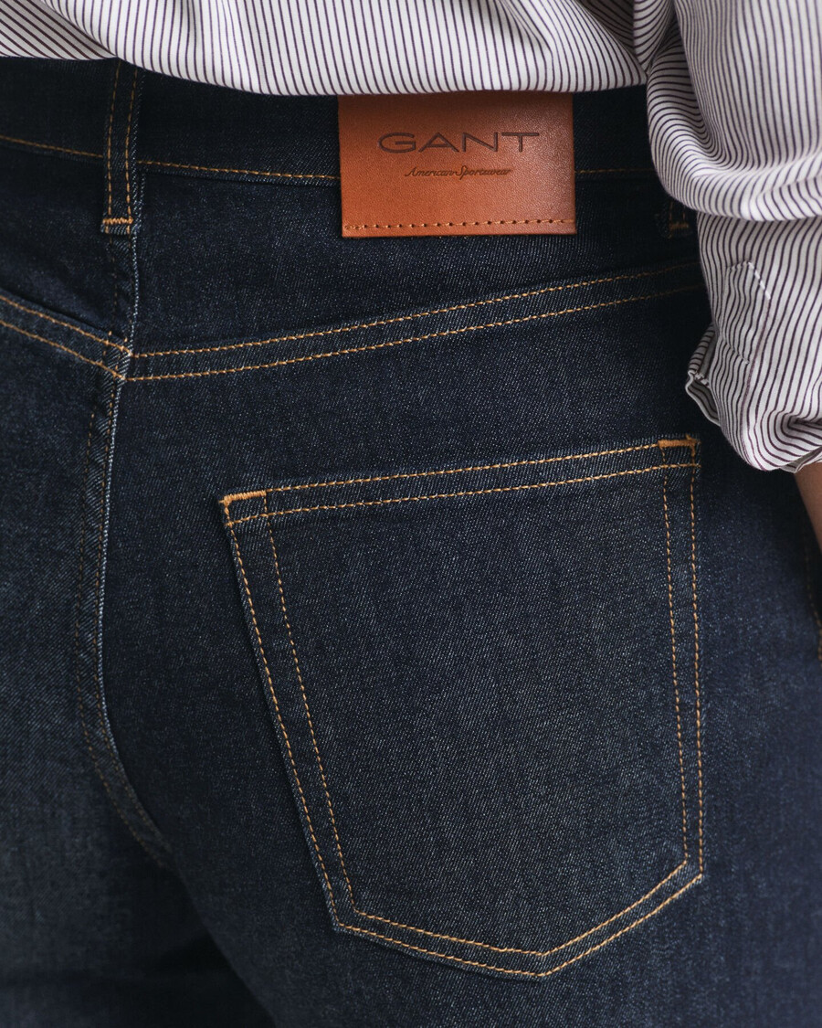 weit ausgestellte taillierte jeans – dunkelblau