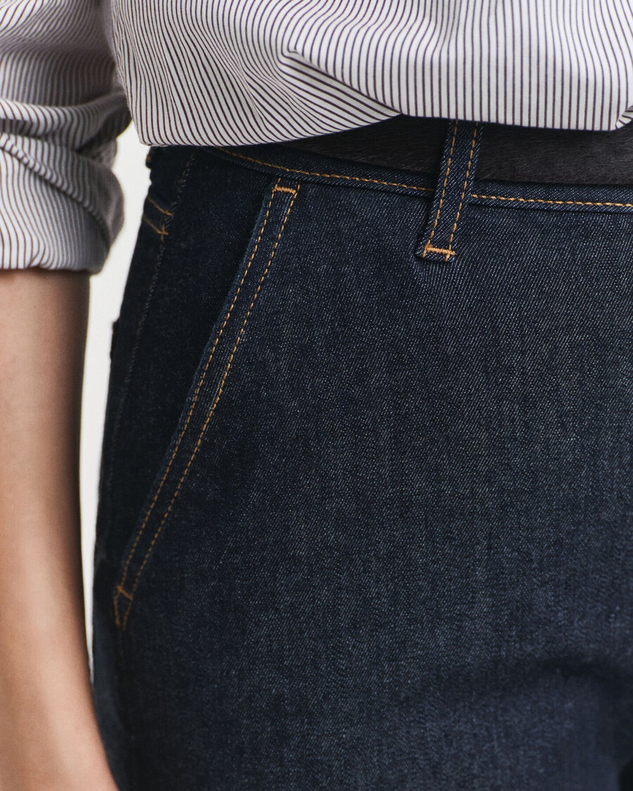 weit ausgestellte taillierte jeans – dunkelblau