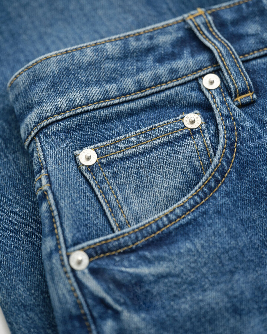 cropped straight leg stretch-jeans – mittelblau used-look