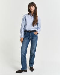 stretch-jeans mit geradem bein – mittelblau eingetragen
