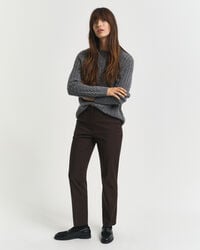 schmal geschnittene hose – dunkelbraun