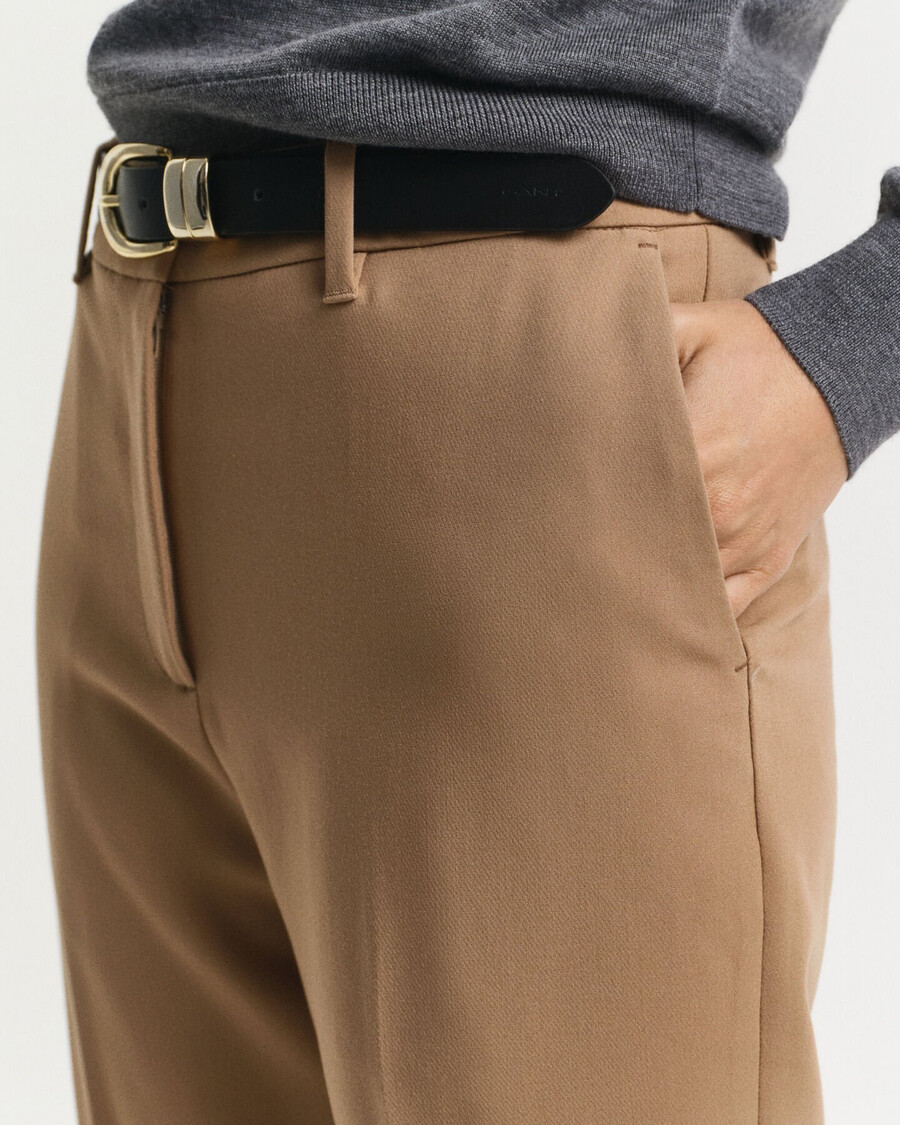 schmal geschnittene schlaghose – warmes khaki