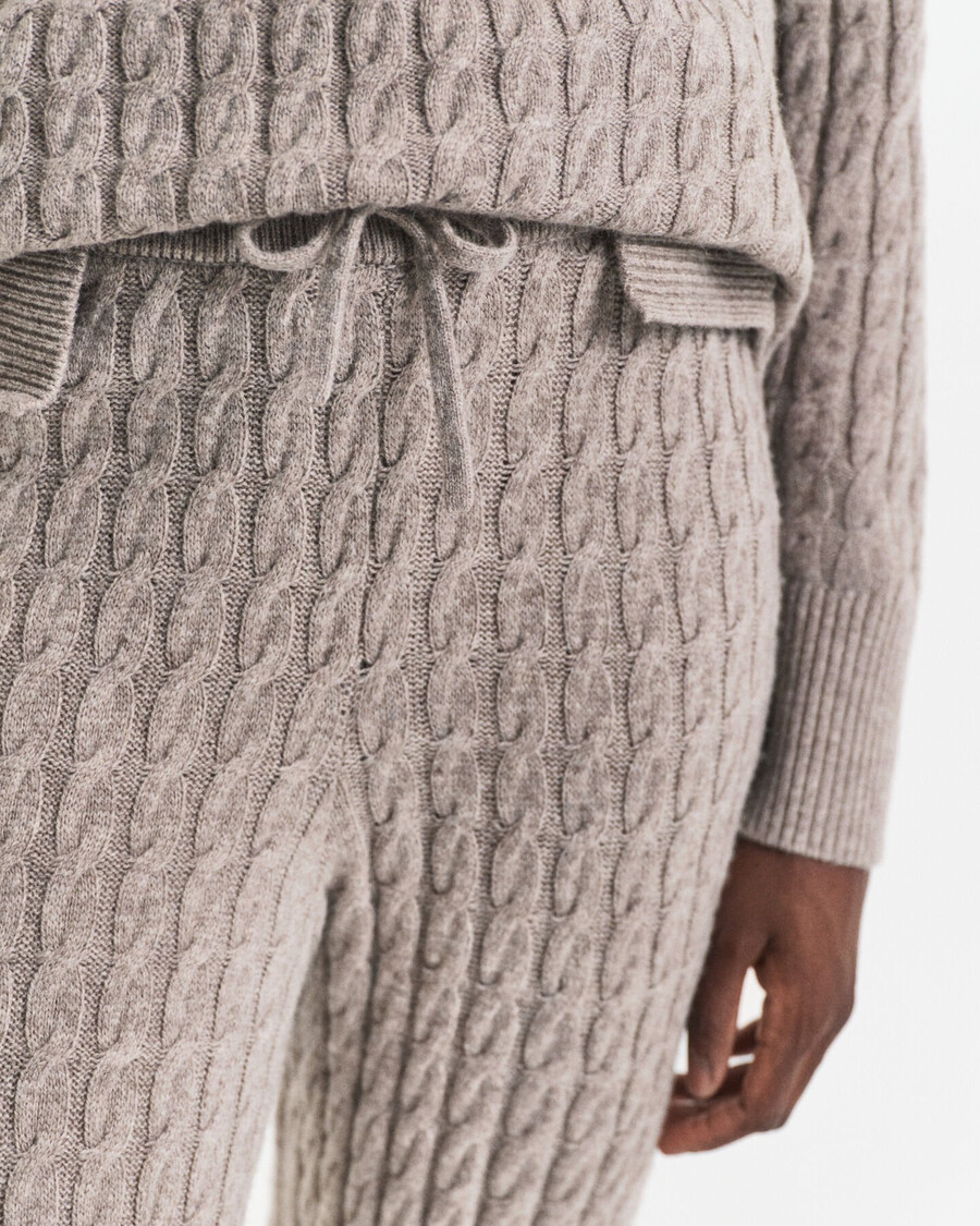 zopfstrickhose aus wolle – taupe beige