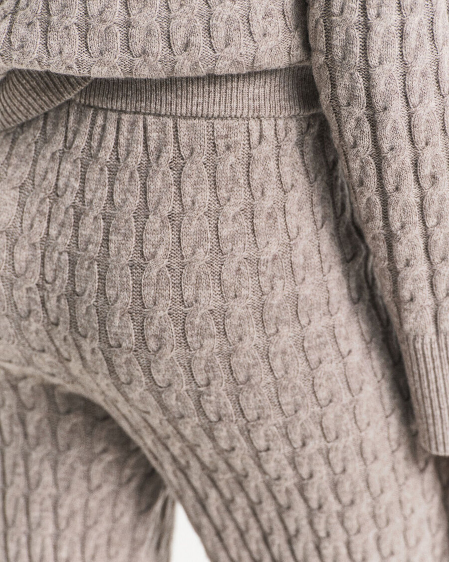 zopfstrickhose aus wolle – taupe beige