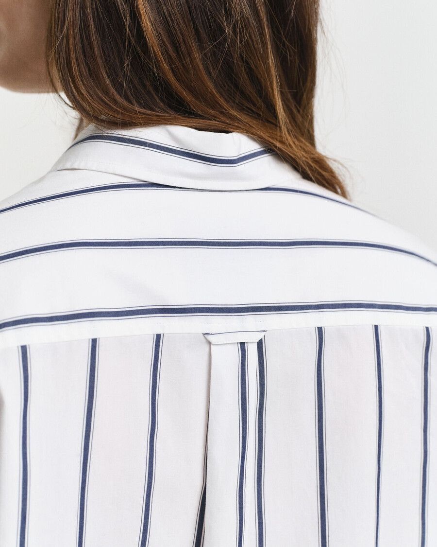 oversize-popelinehemd mit streifenmuster im klassischen stil – persischblau