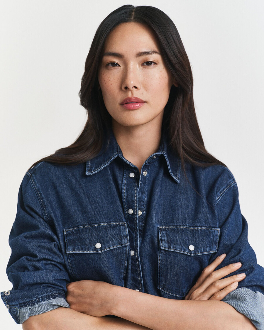 lässiges jeanshemd mit brusttasche – dunkelblau used-look