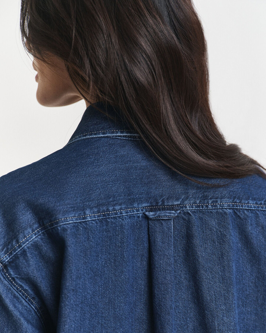 lässiges jeanshemd mit brusttasche – dunkelblau used-look