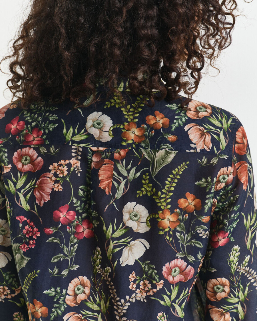 normal geschnittenes hemd aus baumwollseide mit blumenmuster – abendblau