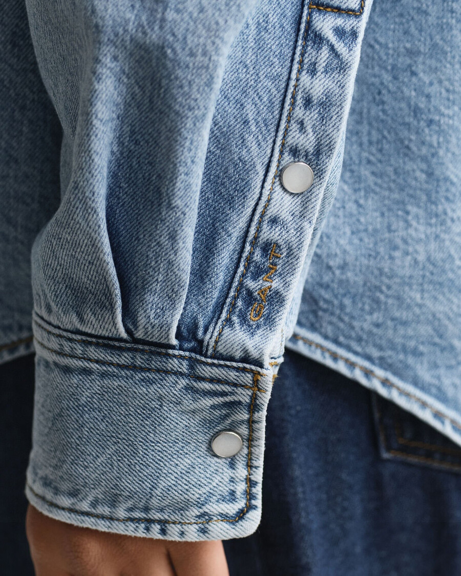 jeanshemd in lässiger passform – mittelblau used-look