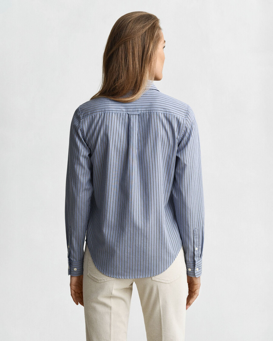 gestreiftes popelinehemd in regulärer passform – verwaschener denim
