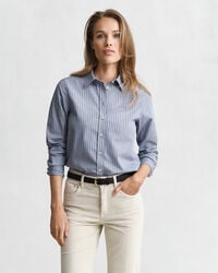 gestreiftes popelinehemd in regulärer passform – verwaschener denim