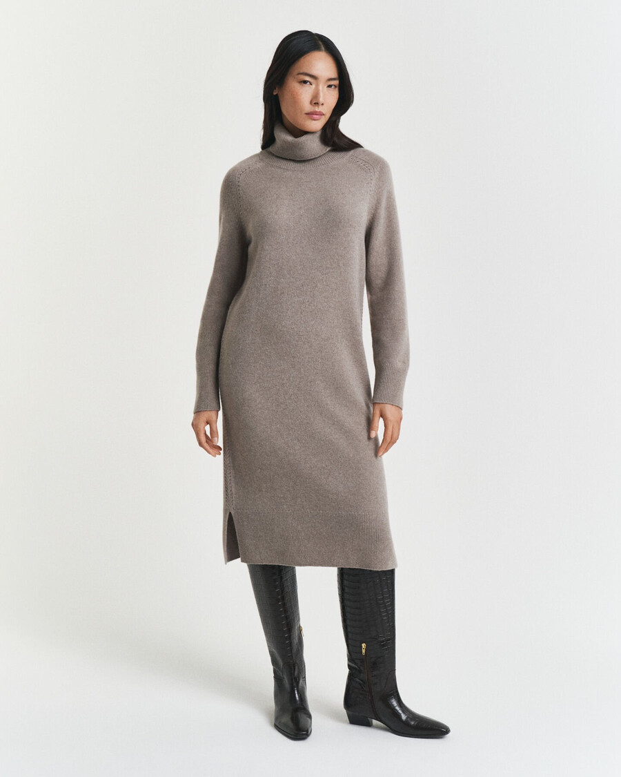 strickkleid mit rollkragen – taupe-beige