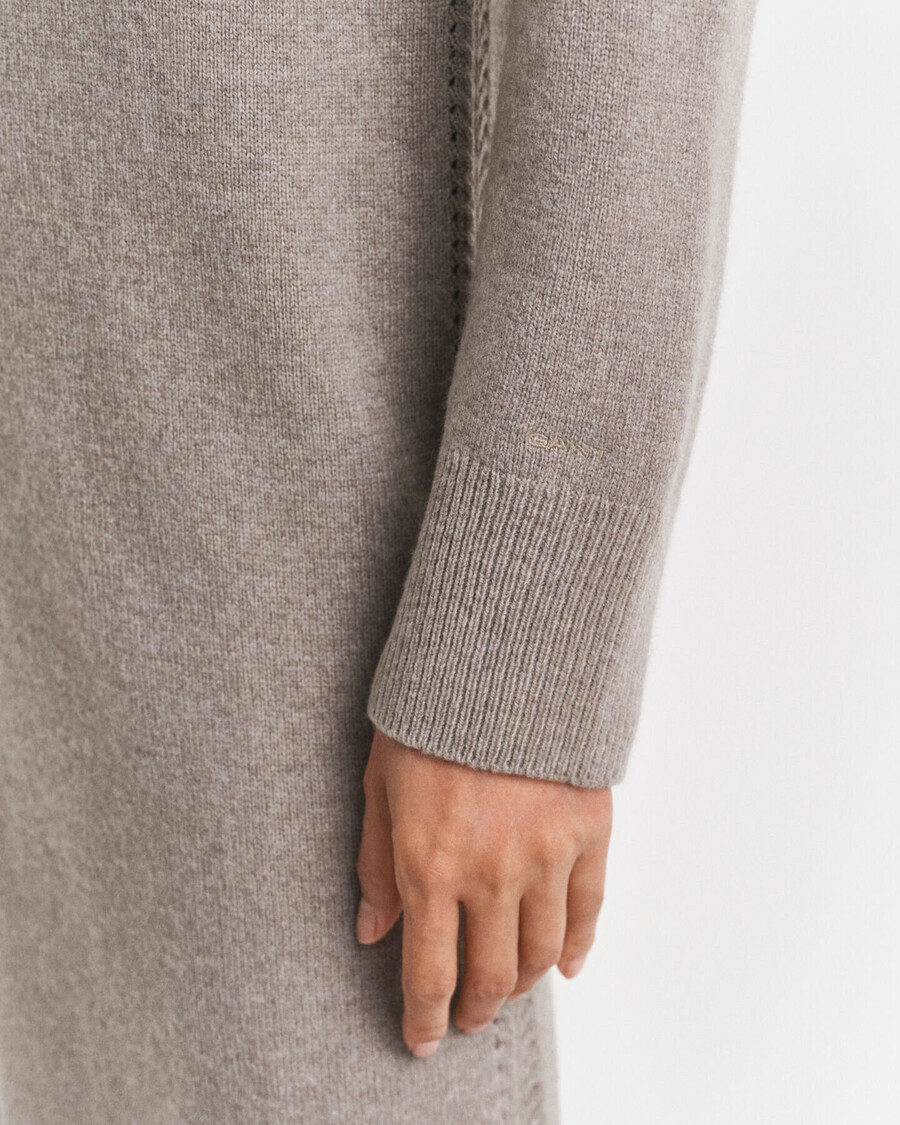 strickkleid mit rollkragen – taupe-beige