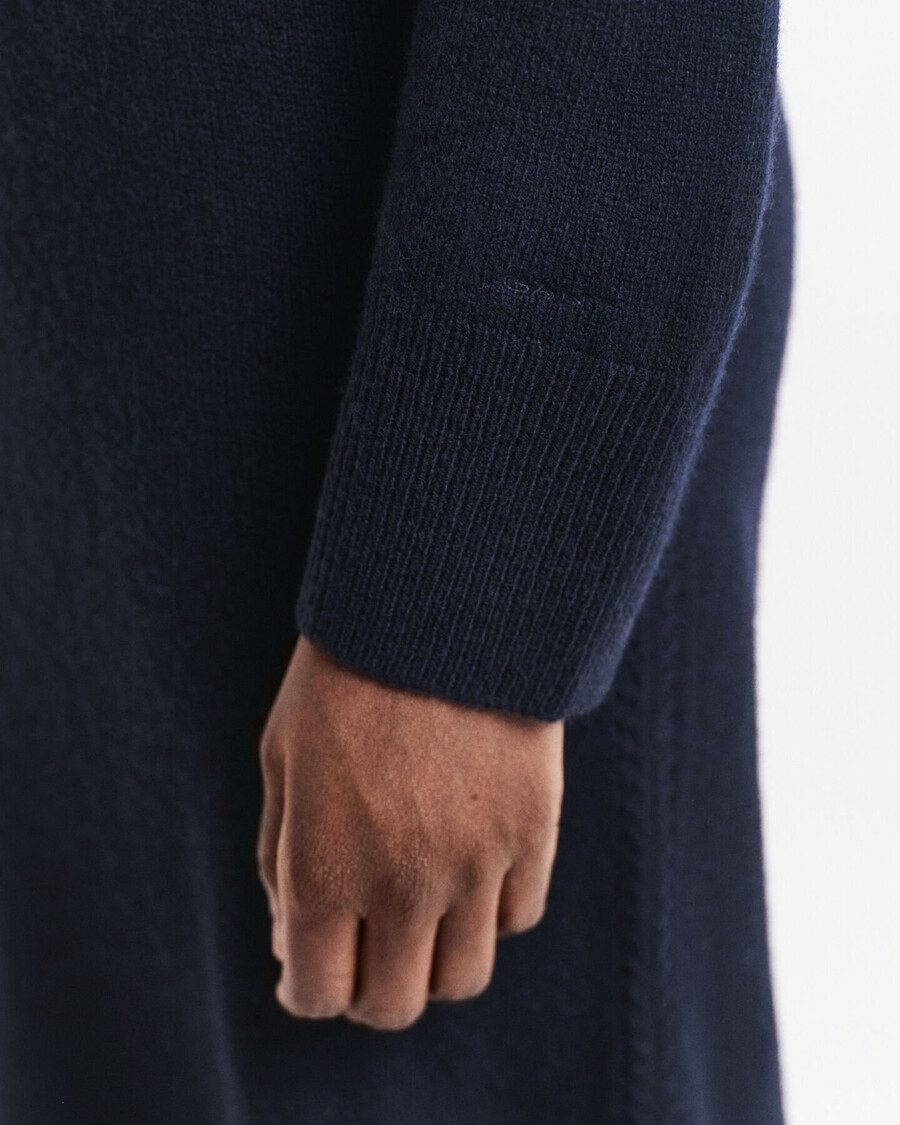 strickkleid mit rollkragen – abendblau