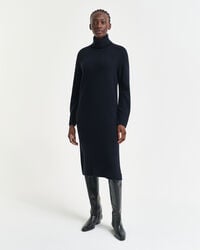 strickkleid mit rollkragen – abendblau