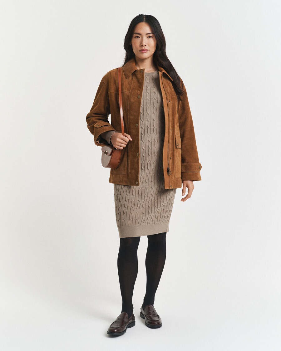 stretch-baumwollkleid mit zopfstrickmuster und rundhalsausschnitt – taupe-beige