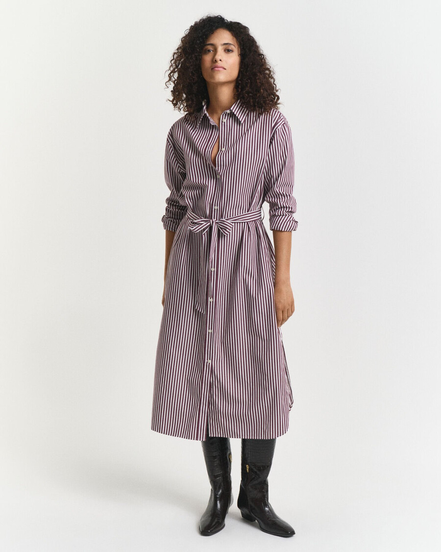 klassisches hemdblusenkleid aus popeline mit gürtel – pflaumenwein