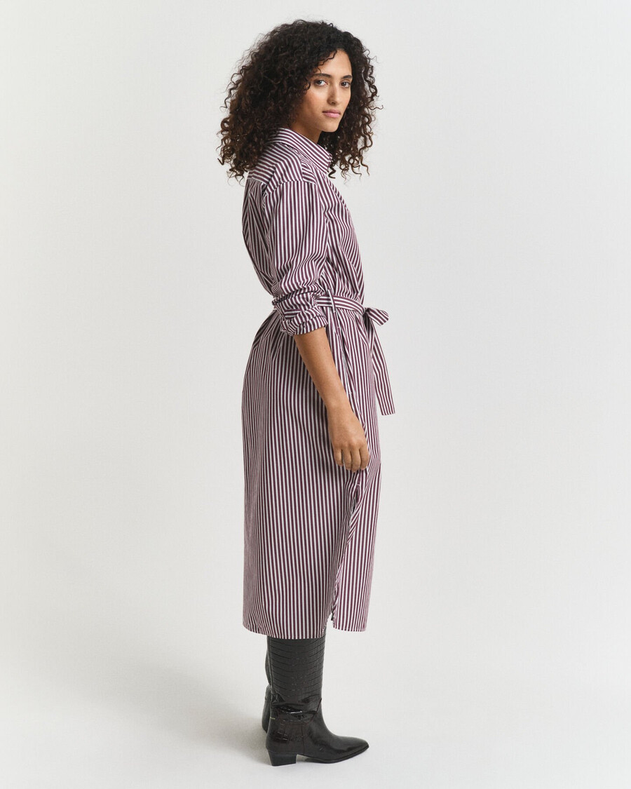 klassisches hemdblusenkleid aus popeline mit gürtel – pflaumenwein
