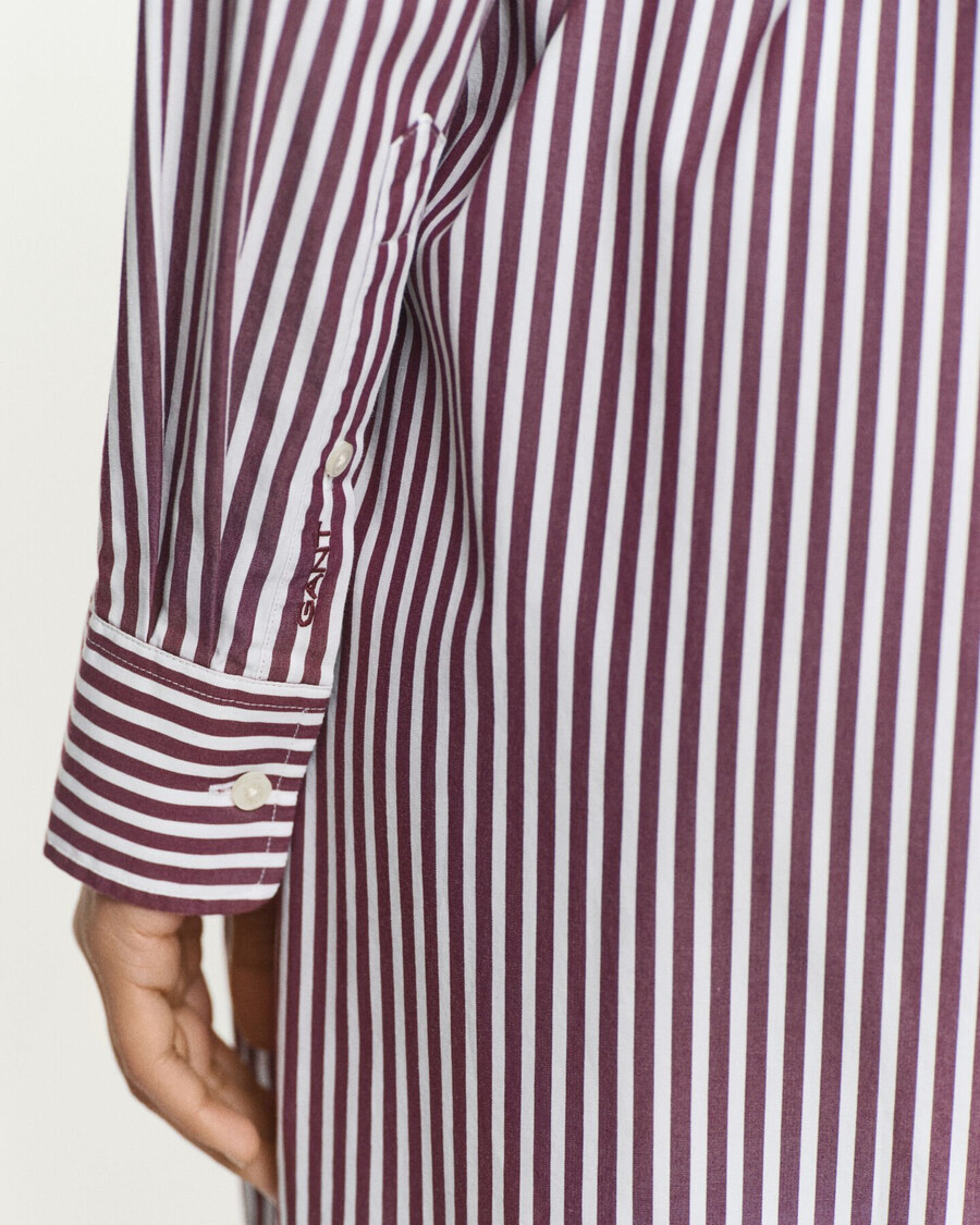 klassisches hemdblusenkleid aus popeline mit gürtel – pflaumenwein