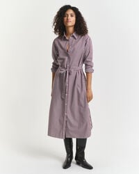 klassisches hemdblusenkleid aus popeline mit gürtel – pflaumenwein