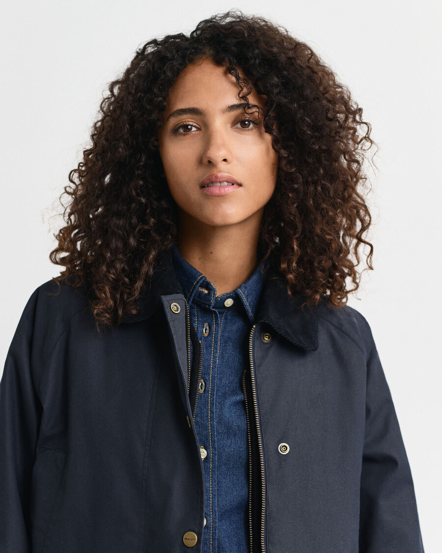 doppeldeckerjacke aus gewachster baumwolle – abendblau
