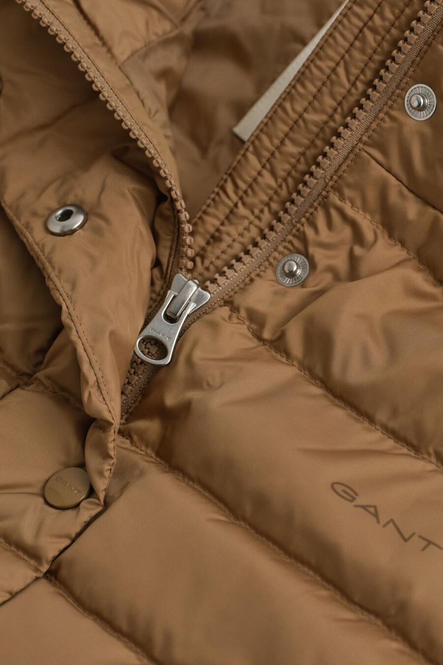 leichte daunenweste – warmes khaki