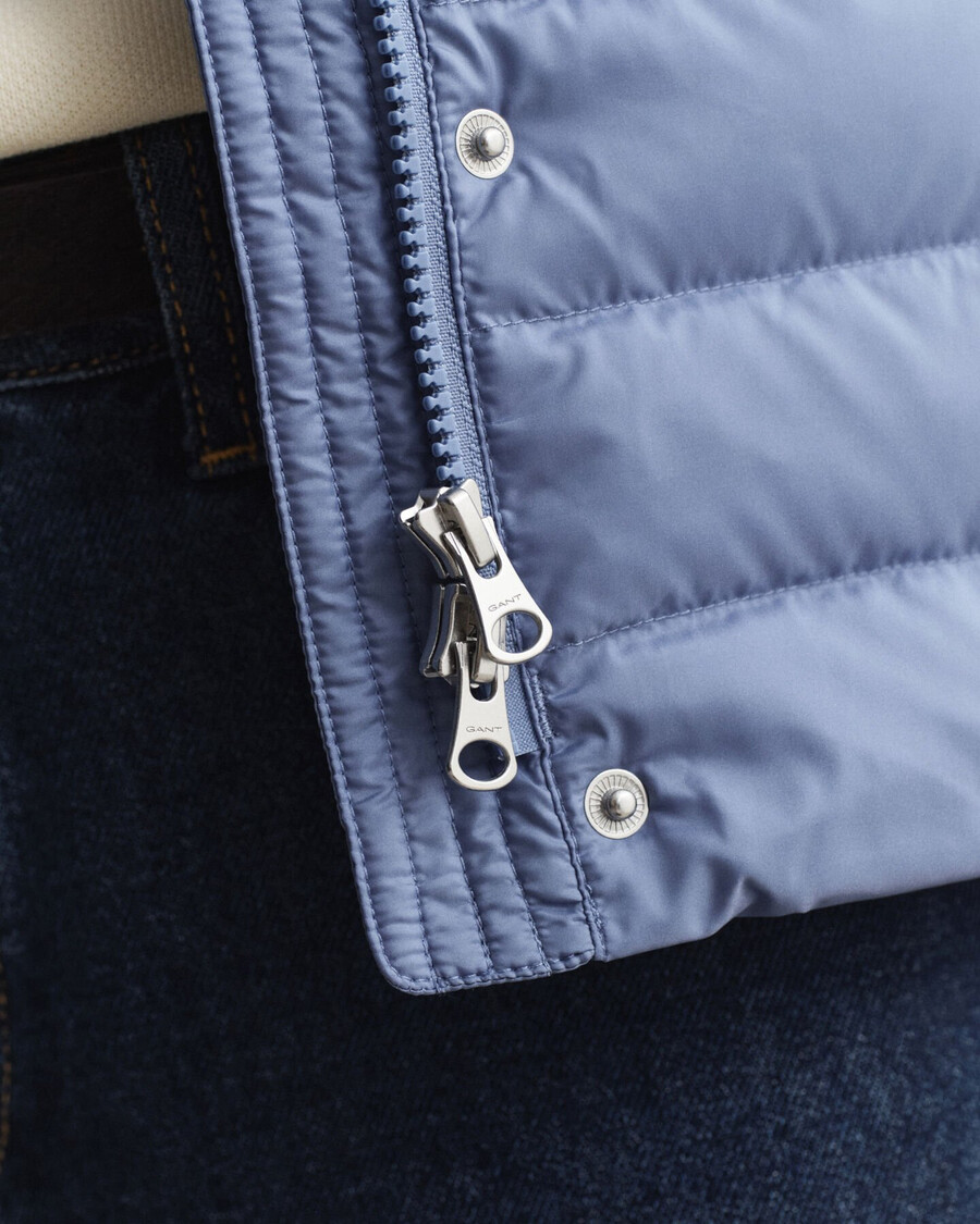 leichte daunenweste – verwaschener denim