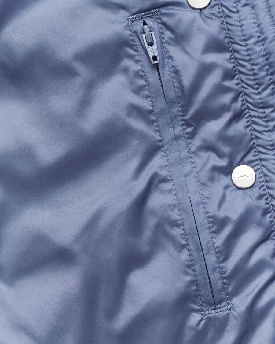 leichte daunenweste – verwaschener denim