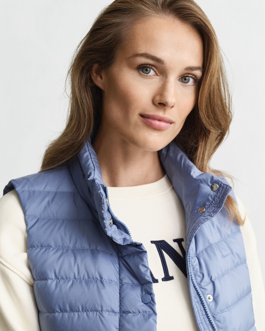 leichte daunenweste – verwaschener denim