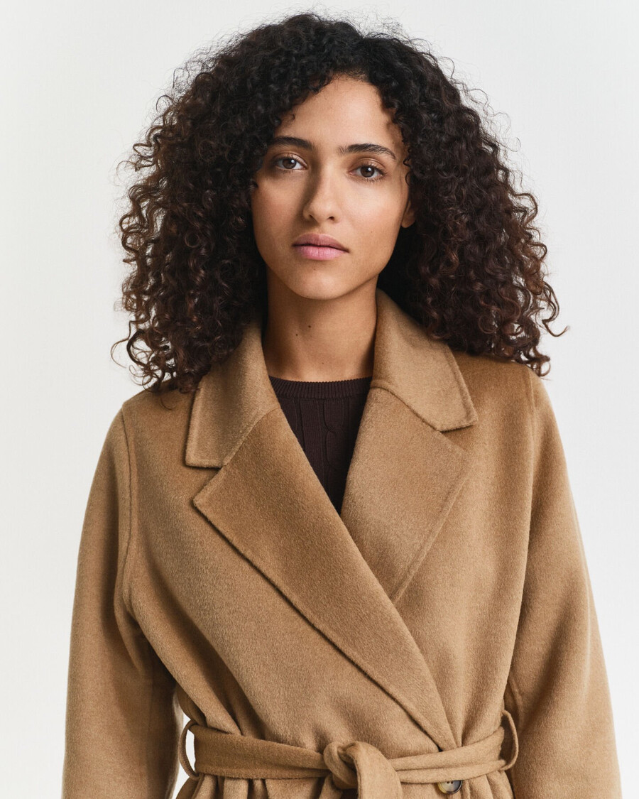 handgenähter mantel mit gürtel – warmes khaki