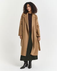 handgenähter mantel mit gürtel – warmes khaki