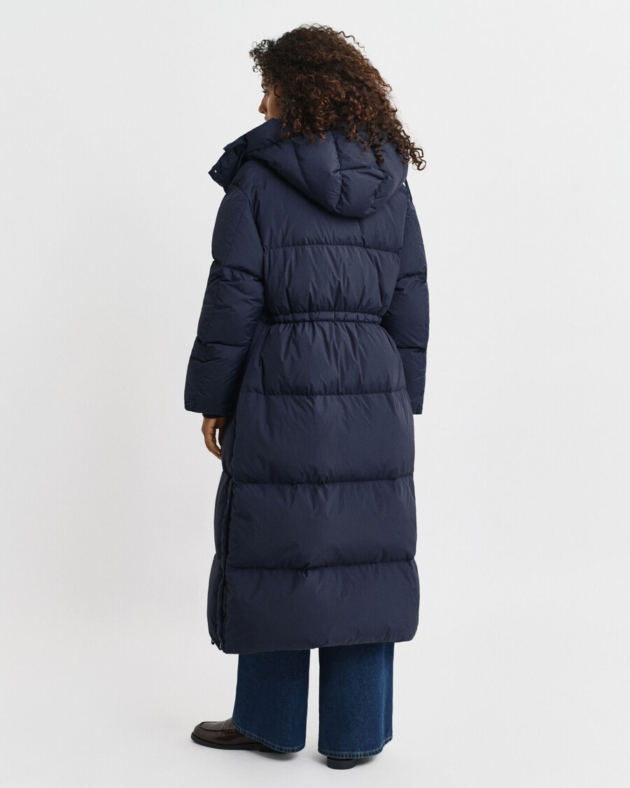 langer daunenmantel – abendblau