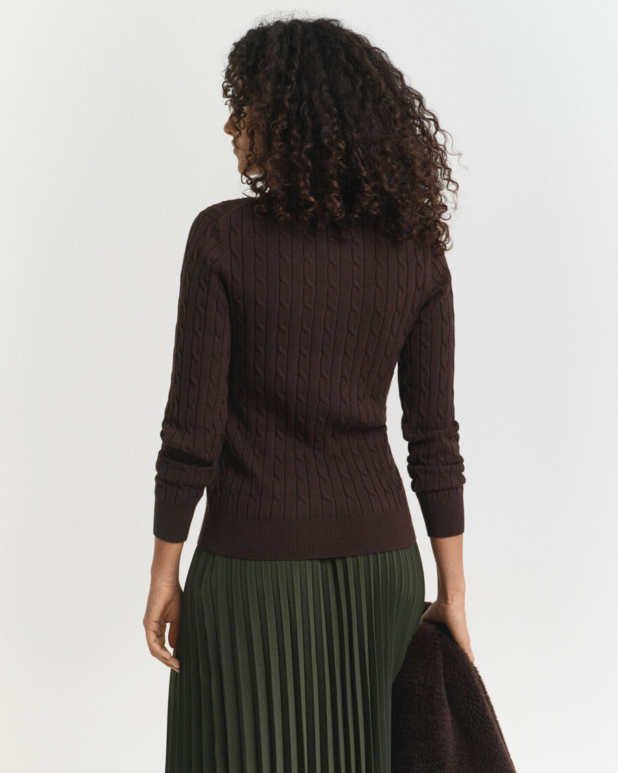 stretch-baumwollpullover mit zopfmuster und rundhalsausschnitt – dunkelbraun