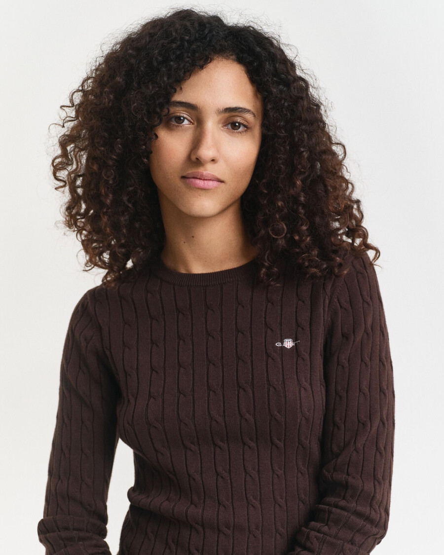 stretch-baumwollpullover mit zopfmuster und rundhalsausschnitt – dunkelbraun