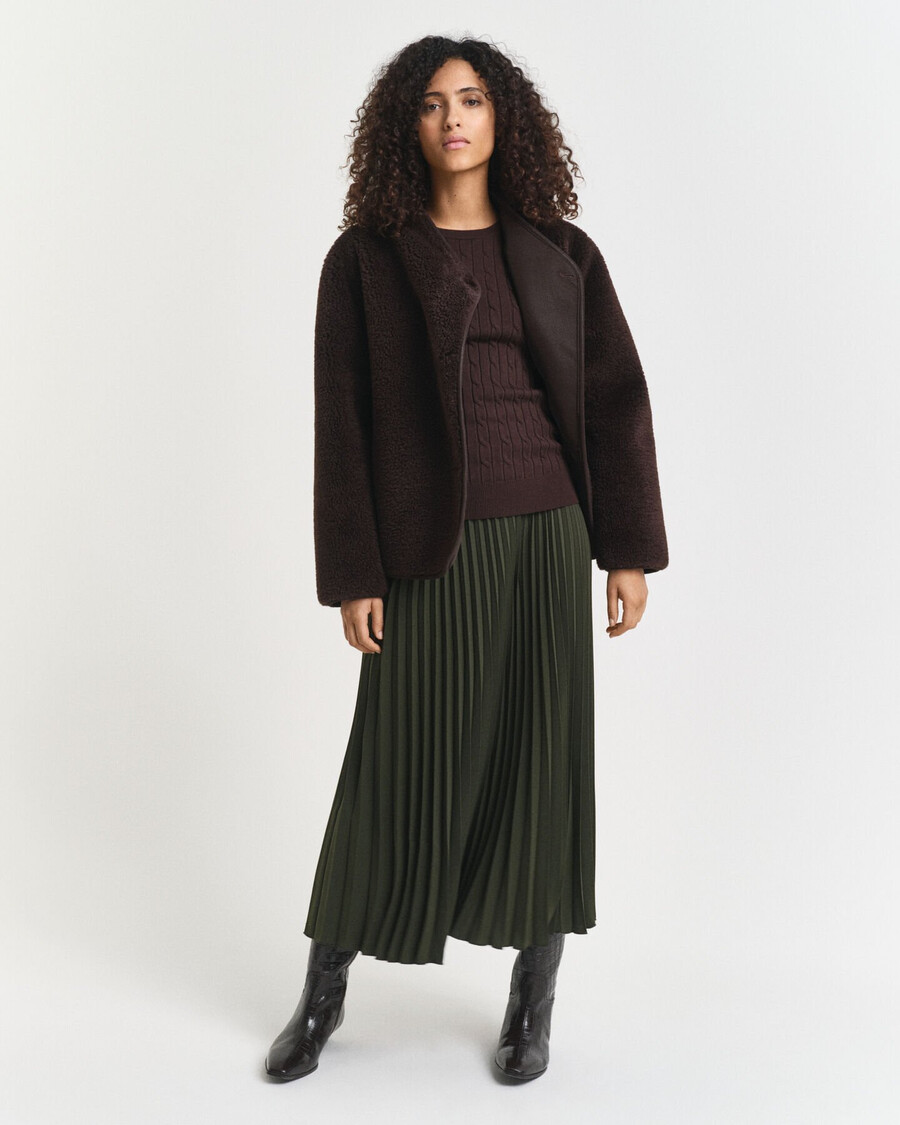 stretch-baumwollpullover mit zopfmuster und rundhalsausschnitt – dunkelbraun