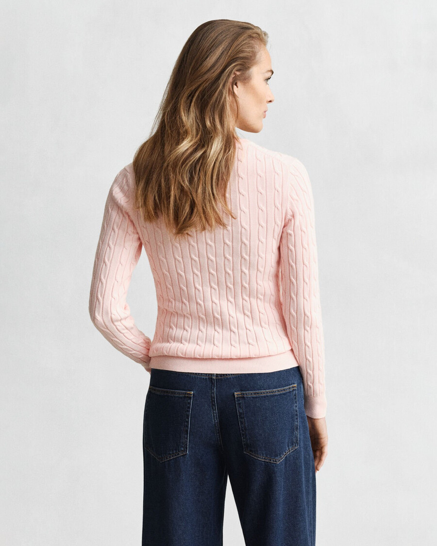 rundhalspullover aus stretch-baumwolle mit zopfmuster – aprikosenrosa