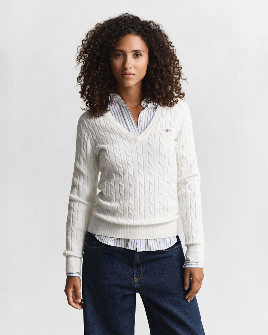 stretch-baumwollpullover mit zopfmuster und v-ausschnitt – eierschale