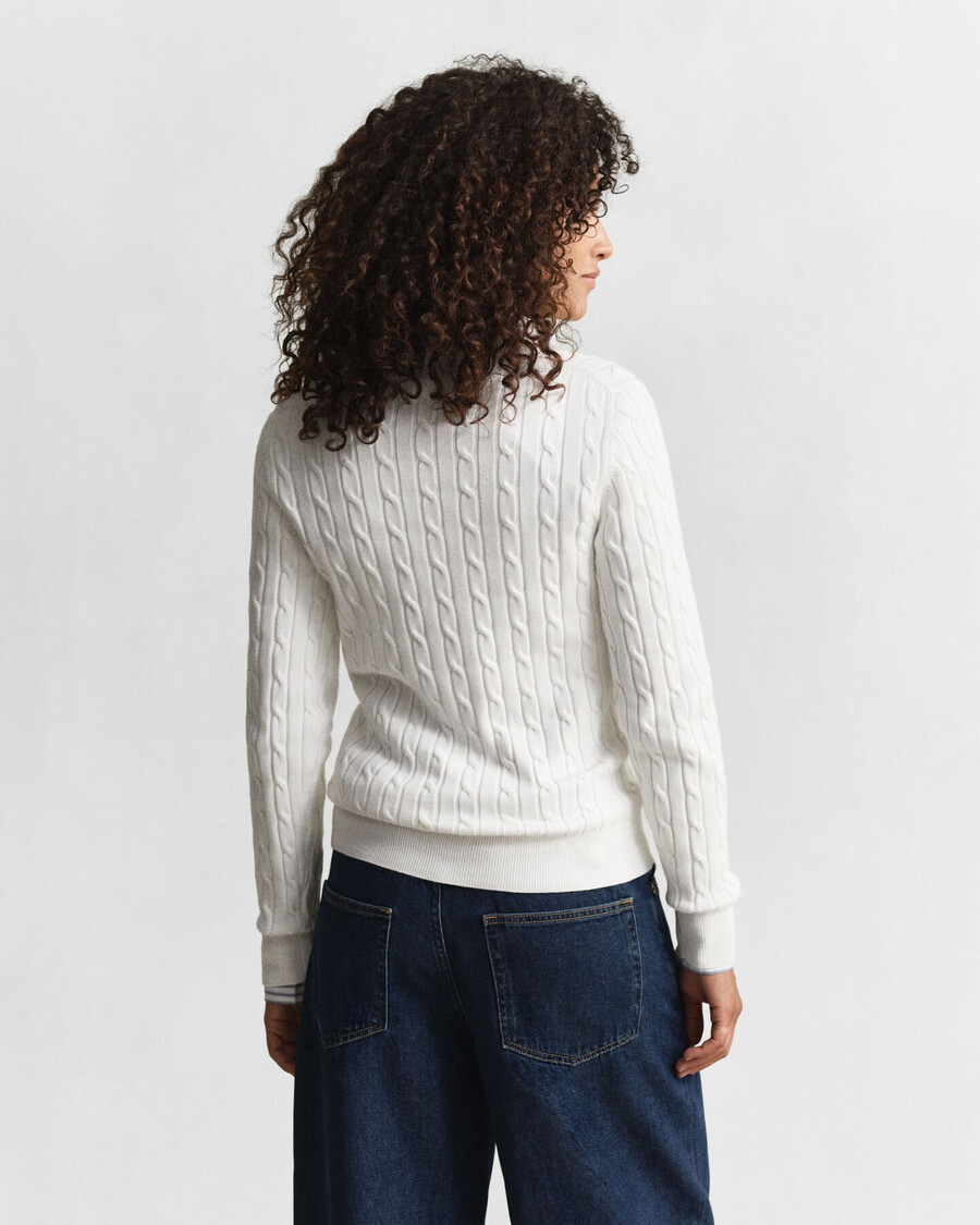 stretch-baumwollpullover mit zopfmuster und v-ausschnitt – eierschale