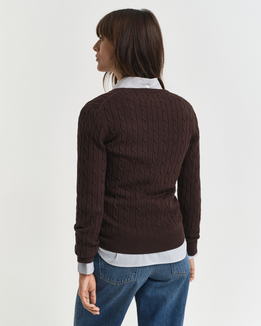 stretch-baumwollpullover mit zopfmuster und v-ausschnitt – dunkelbraun
