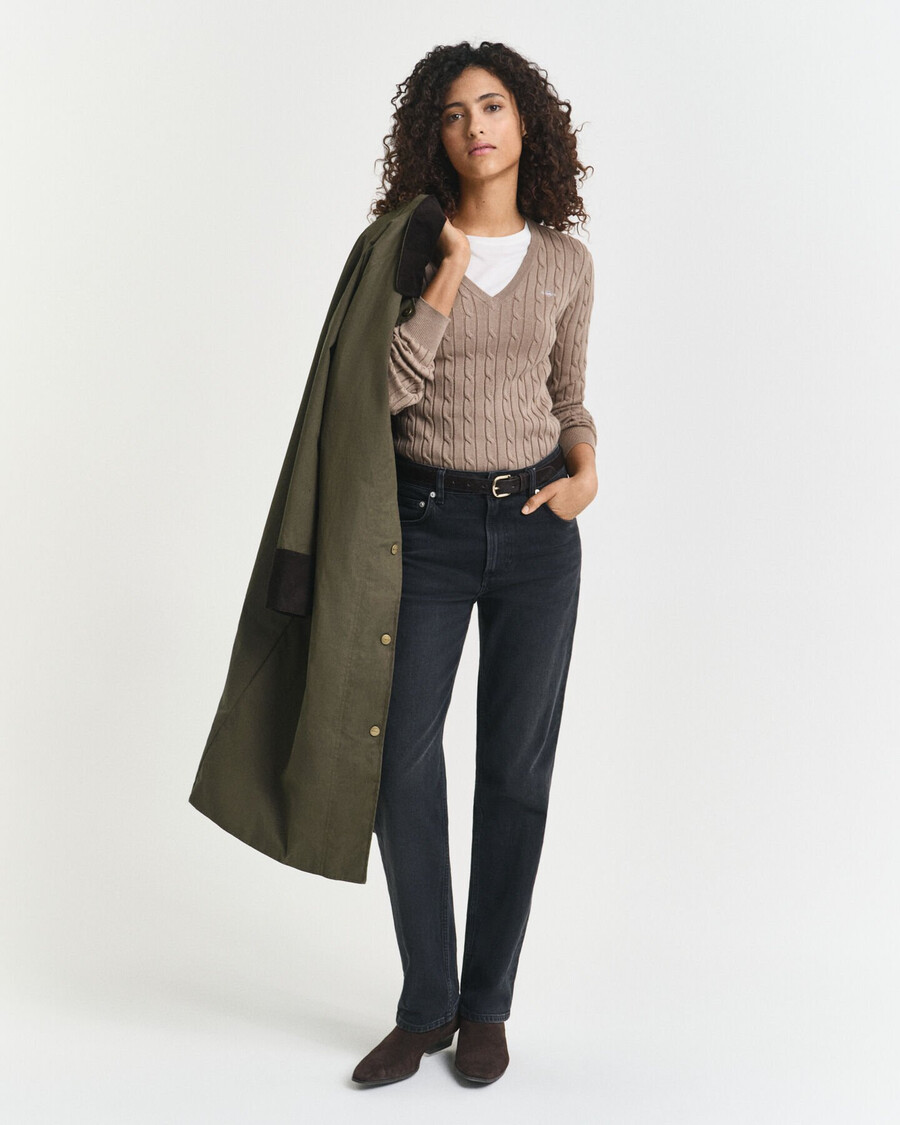 stretch-baumwollpullover mit zopfmuster und v-ausschnitt – taupe-beige