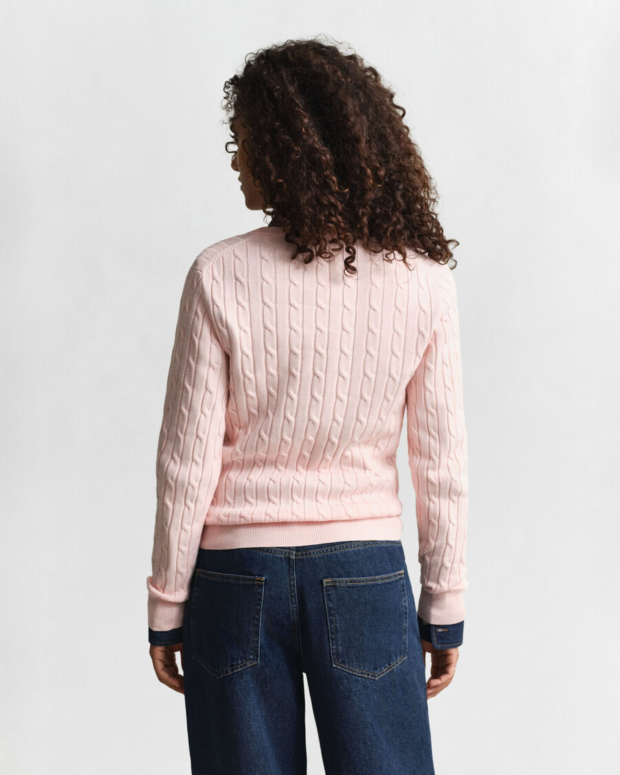 stretch-baumwollpullover mit zopfmuster und v-ausschnitt – aprikosenrosa