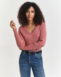 stretch-baumwollpullover mit zopfmuster und v-ausschnitt – verwaschenes ziegelrot