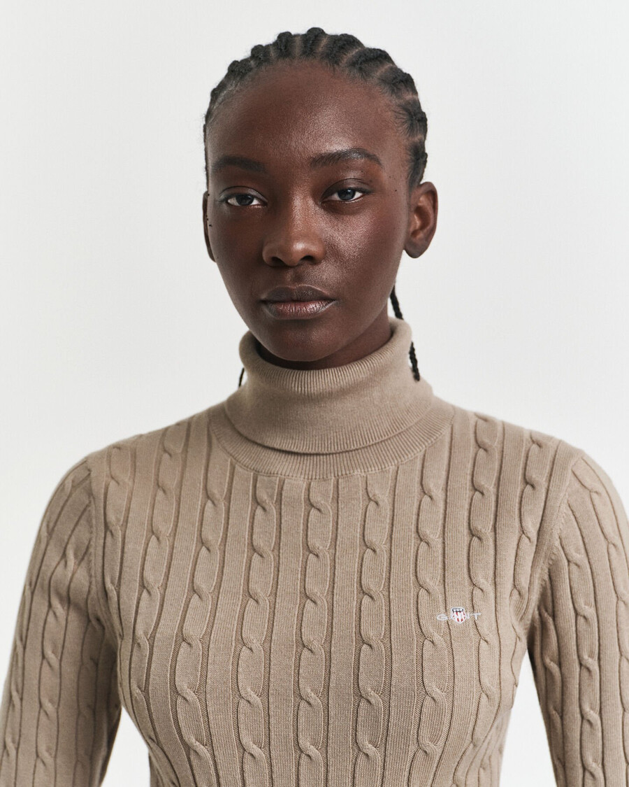 rollkragenpullover aus stretch-baumwolle mit zopfmuster – taupe-beige