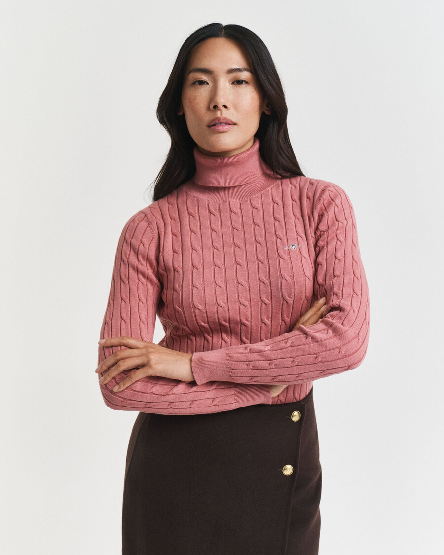 stretch-baumwoll-rollkragenpullover mit zopfmuster – verwaschenes ziegelrot