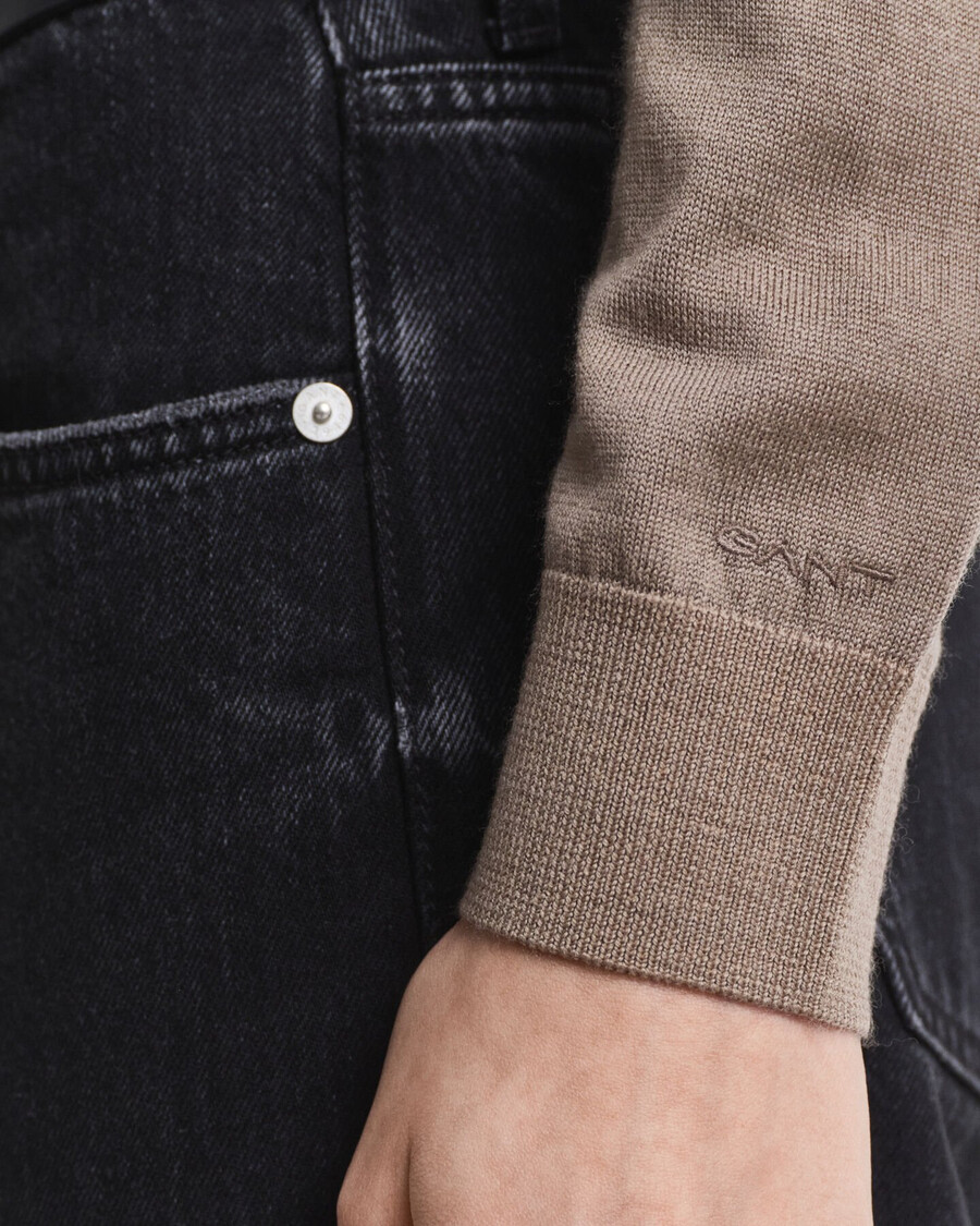 extrafeiner merinowollpullover mit rundhalsausschnitt – taupe-beige